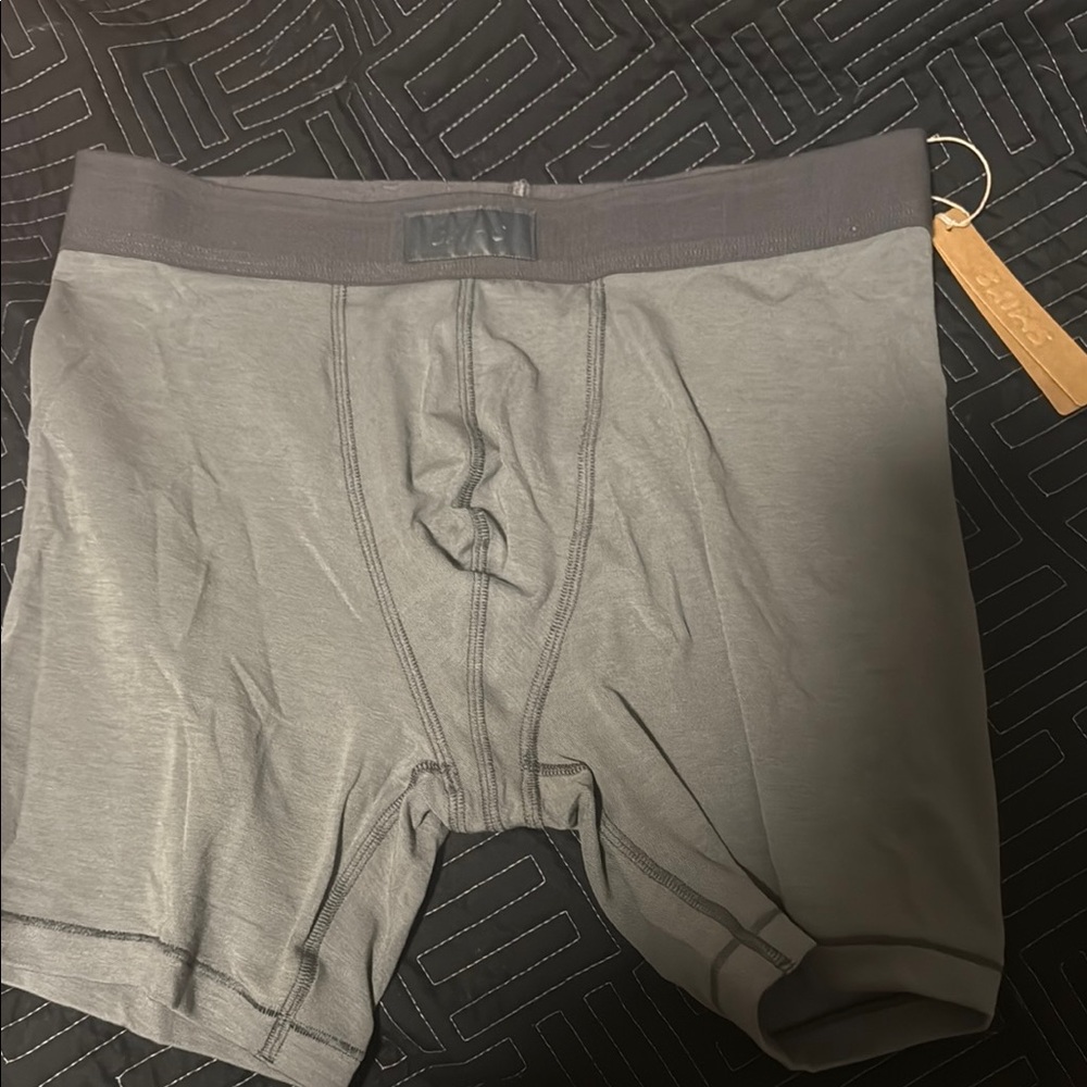 NWT SKIMS 5” boxer brief size Medium in washed gun metal